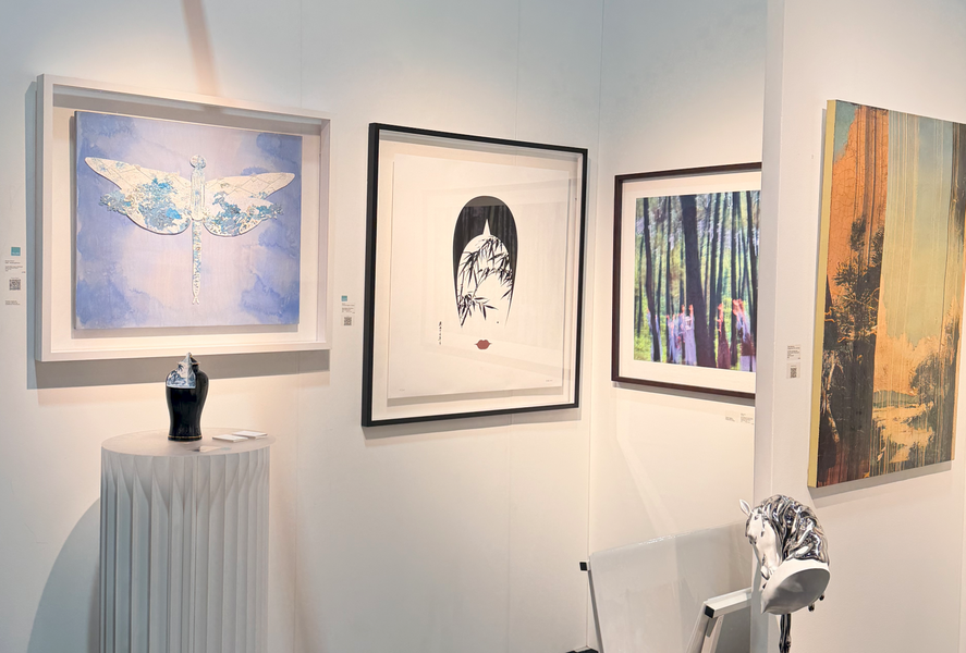 Mass Prints VS Original Artwork: Which Residential Wall Art Fits Singapore Home Soft Furnishing?